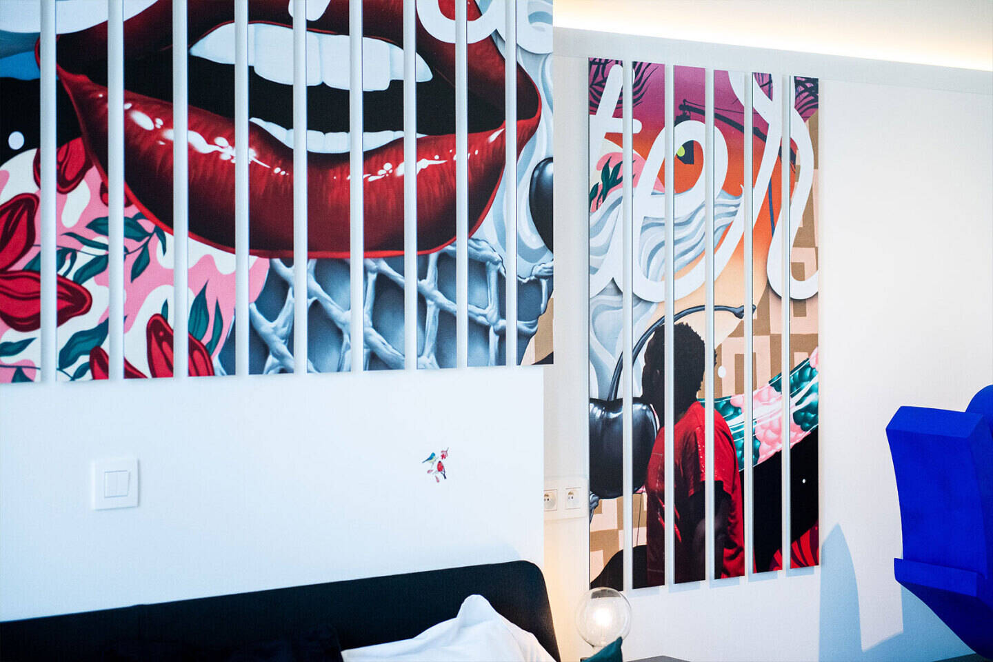 Artwork by Joke Timmermans above the bed in the Giulia room - expressive wall painting with red lips, floral and abstract elements
