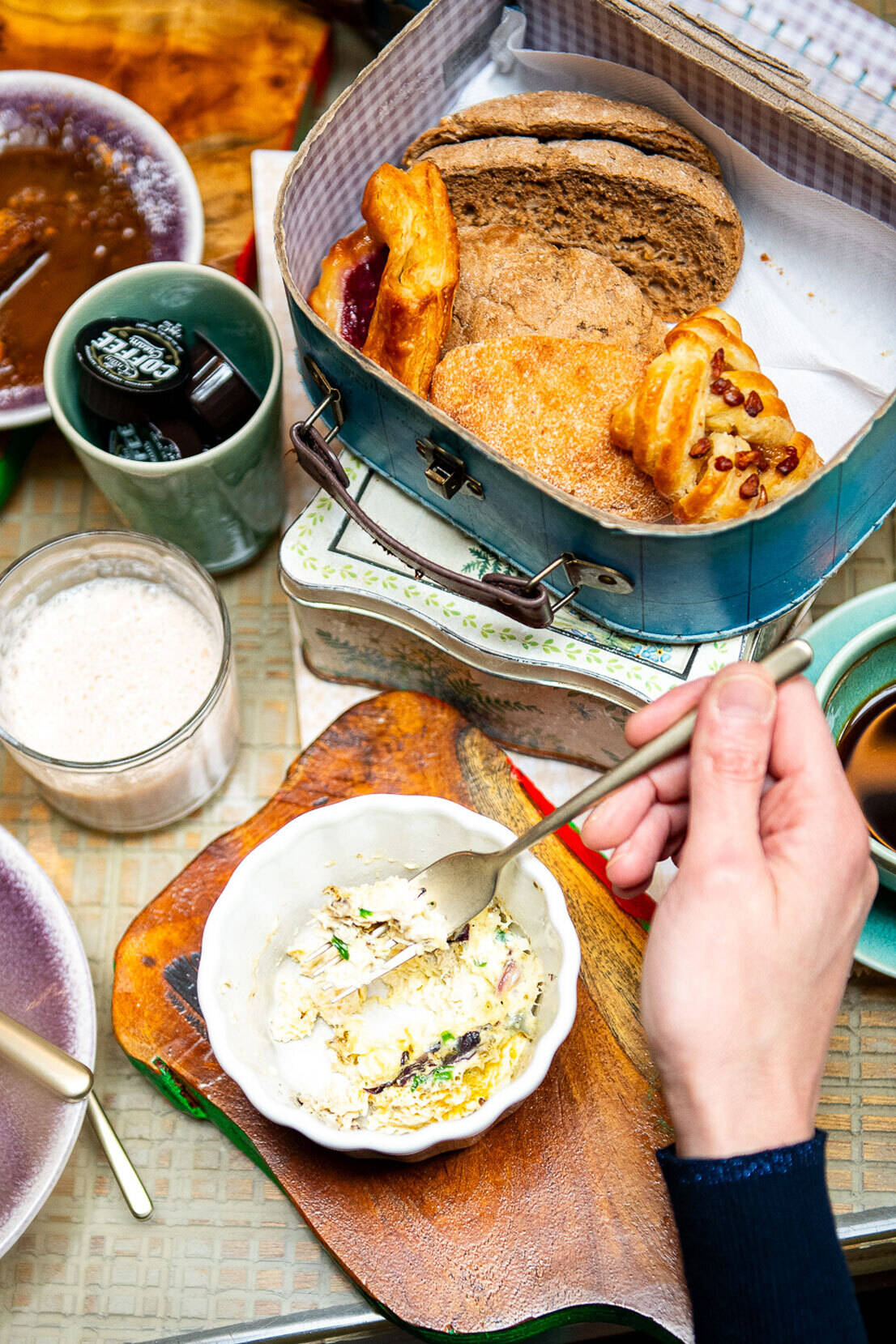 Kofferfrühstück bei BareFoodGiulia mit belegten Brötchen, Süßigkeiten und hausgemachtem Müsli - mit Aufmerksamkeit serviert